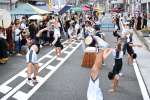 ダイナミックな技を披露する高校生＝出水市本町