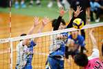 第３セット、ブロックするＦ鹿児島の水野＝フラゴラアリーナ日置