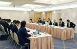 国会議員から提案事項について質問を受ける鹿児島県幹部ら＝１２日、東京都千代田区のホテルルポール麹町
