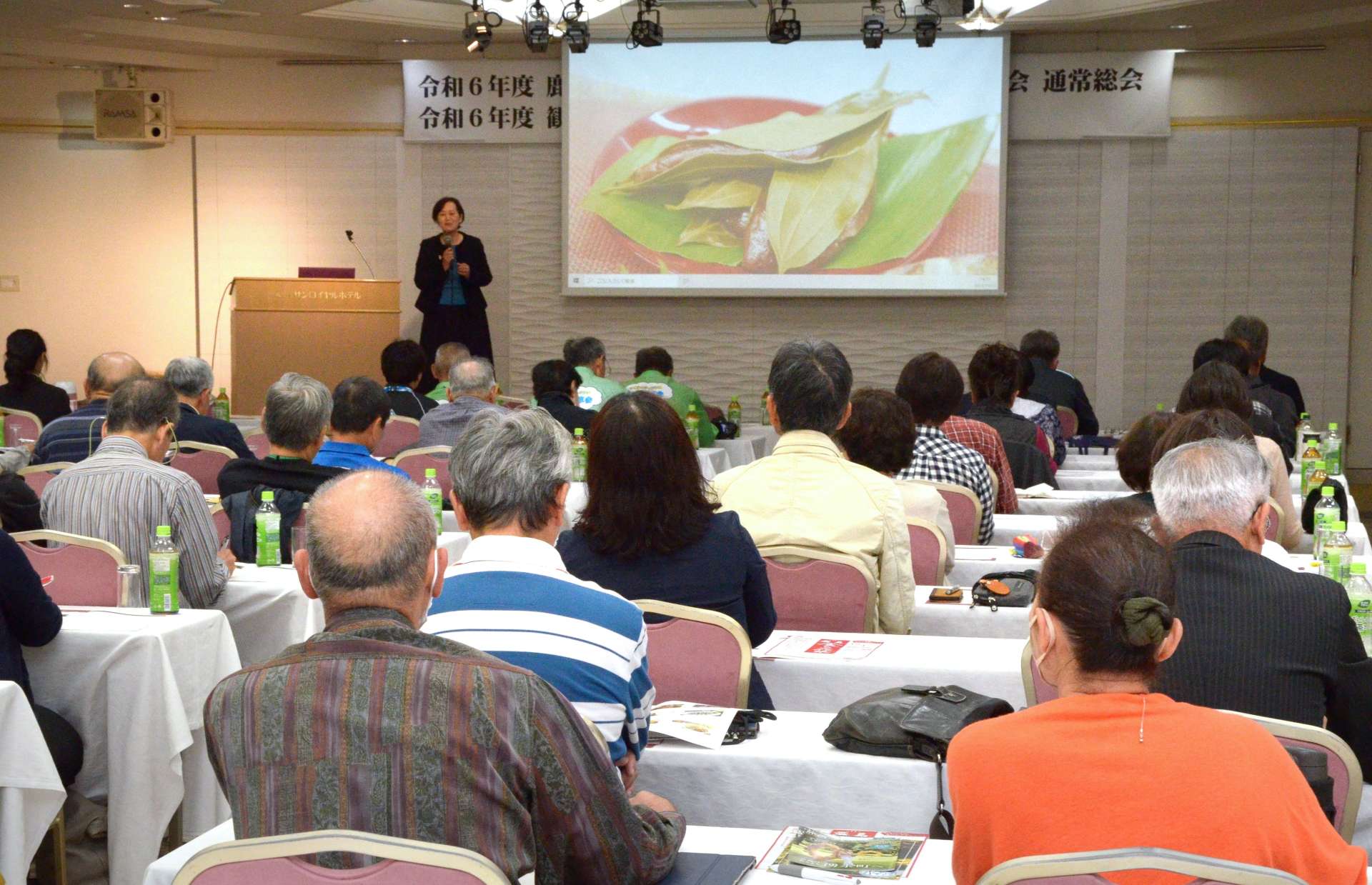 観光ボランティアガイドの研修会＝１３日、鹿児島市の鹿児島サンロイヤルホテル