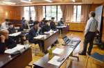 みやざき林業大学校の授業風景。２０２４年度入学の２０人が学ぶ＝１８日、宮崎県の県林業技術センター