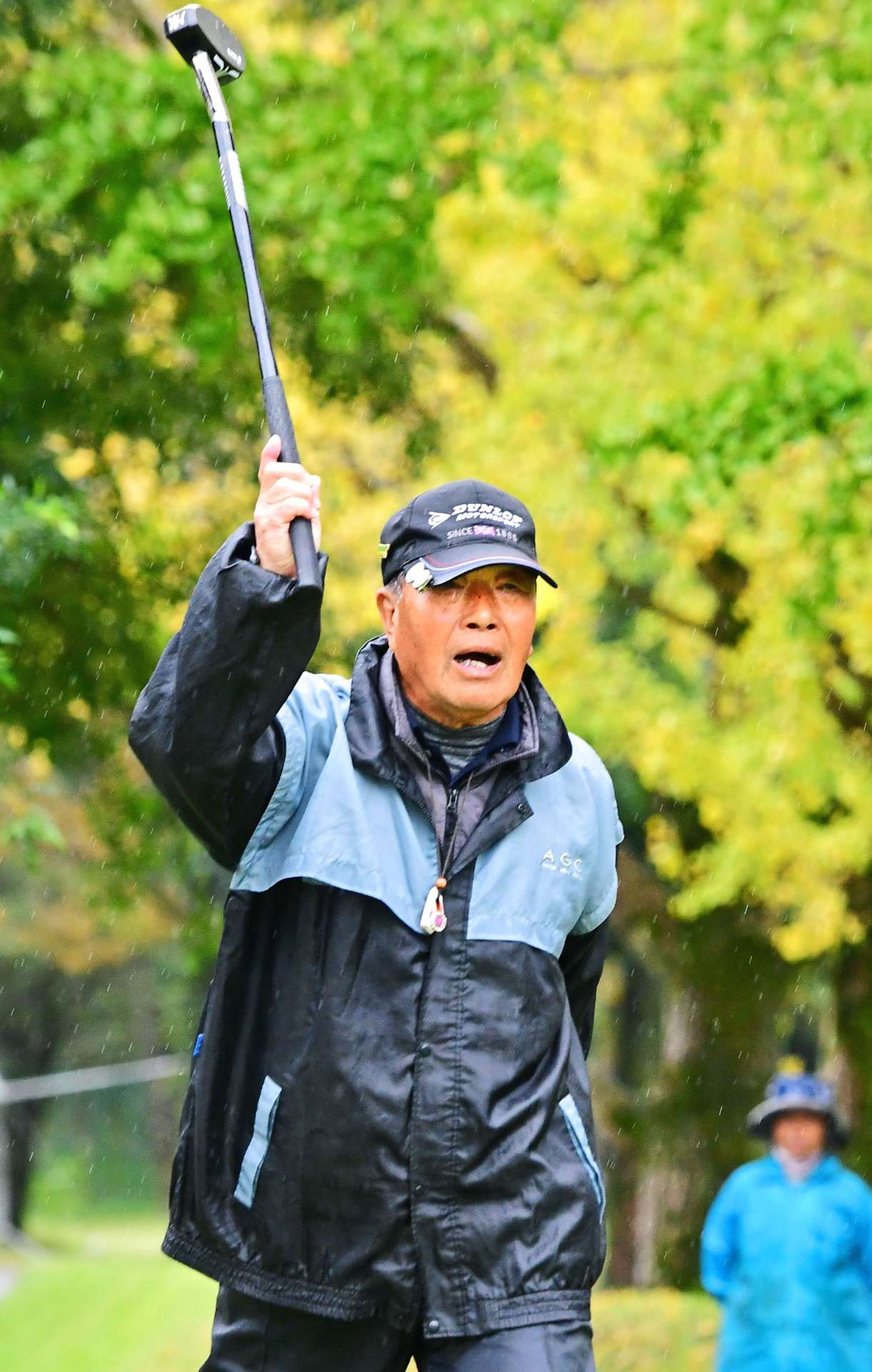ニアピンゲームを制し総合優勝した堀田英夫（大崎リベラル）＝かのやグラウンド・ゴルフ場