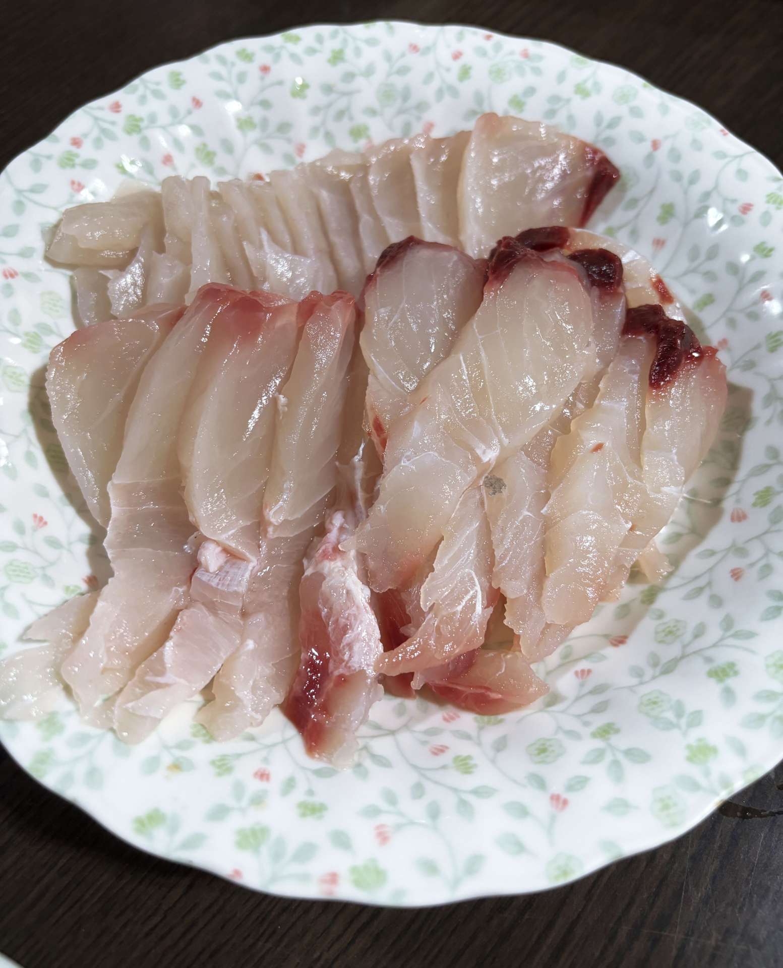 爽やかな脂と食感が楽しめる刺し身