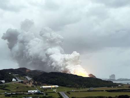 〈別アングル〉燃焼試験中に爆発した「イプシロンＳ」の２段目エンジン＝２６日、南種子町の種子島宇宙センター（ＪＡＸＡ提供）