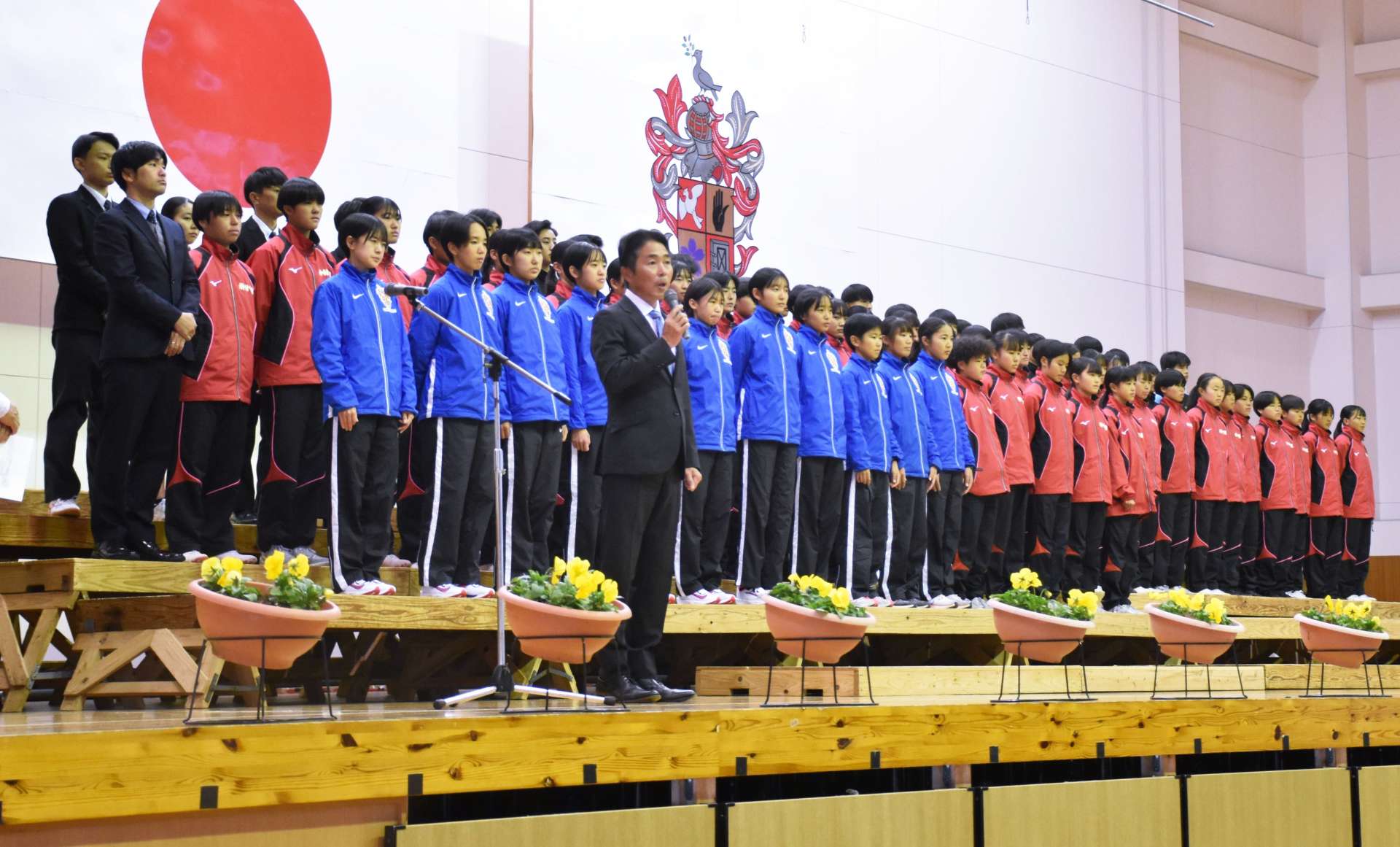 全国大会に出場する選手ら＝いちき串木野市の神村学園