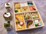 高校生が自作した弁当とケーキ