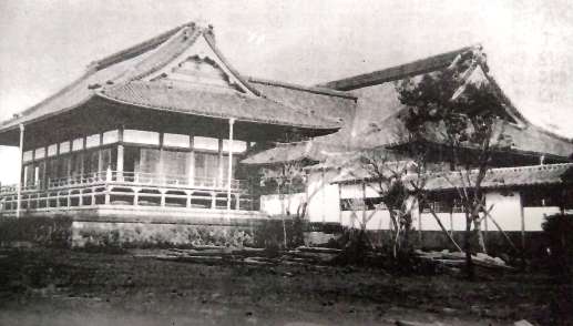 都城大空襲で焼失した攝護寺の２代目本堂（攝護寺百年史から）