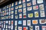壁に掲示された絵手紙の数々＝曽於市末吉の檍神社