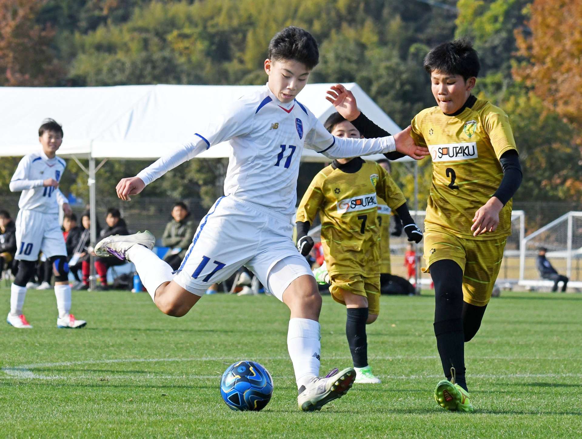 1次Rオオタ戦でシュートを放つソレッソ鹿児島の谷山＝ふれあいスポーツランド