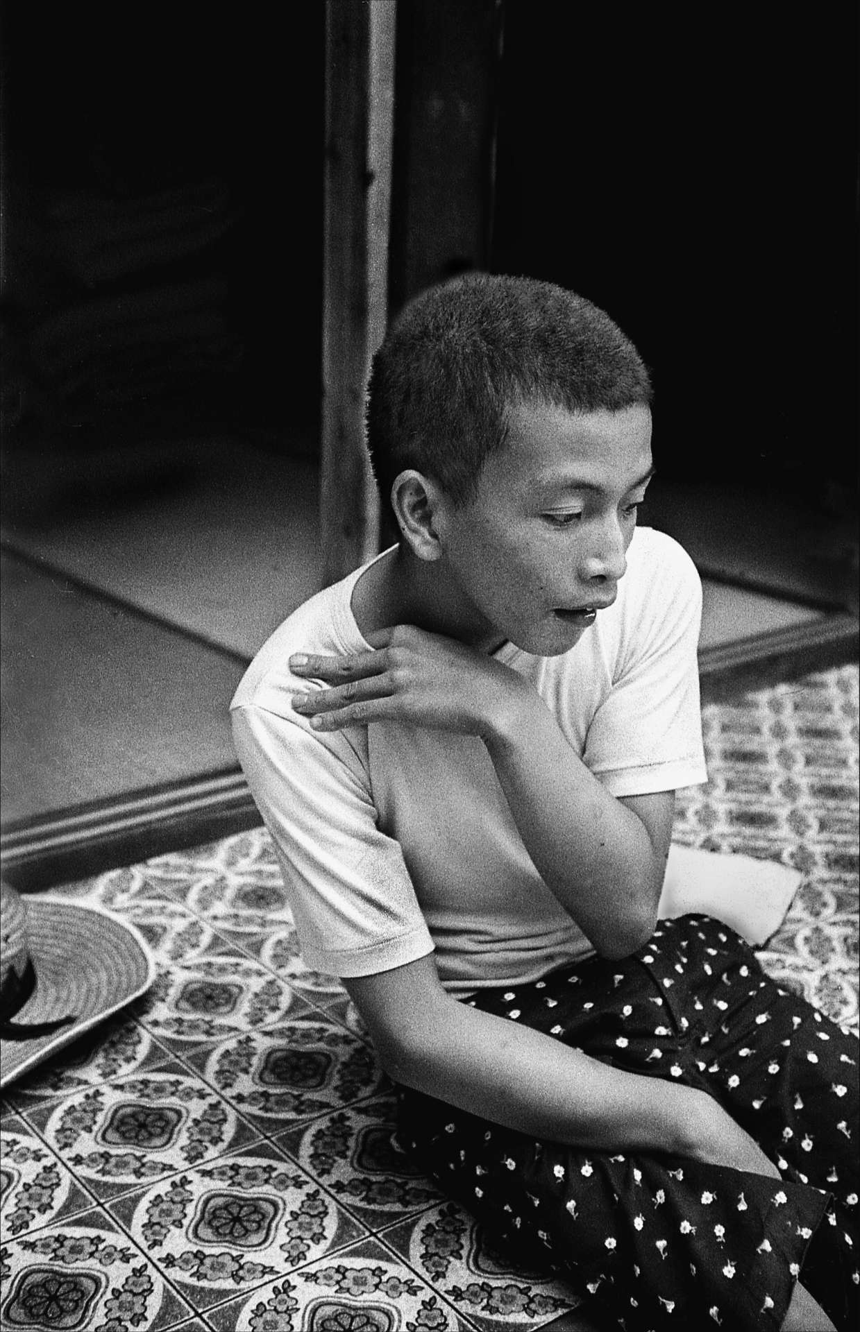 出水市の胎児性患者の長井勇さん（１９７５年、小柴一良さん撮影）