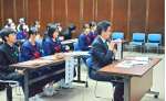 生徒の提言について講評する鹿児島市の下鶴隆央市長＝市役所