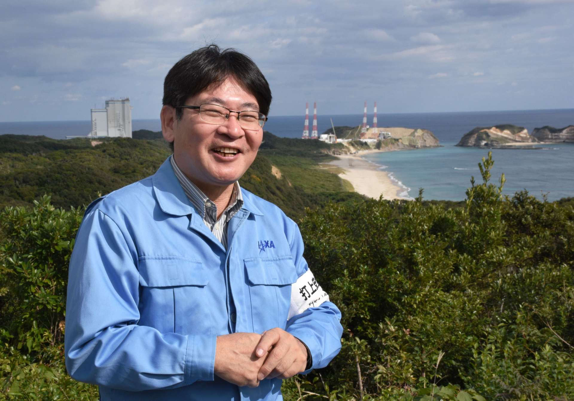 夢に挑戦することの大切さを語る砂坂義則所長＝２０２４年１２月１３日、南種子町の種子島宇宙センター