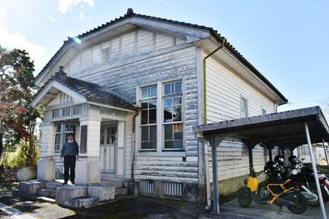 １９３２年に竣工した旧大口中学校の「記念図書館」＝伊佐市の大口高校