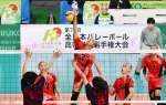 第１セット、川内商工の竹之下（３）がスパイクを放つ＝東京体育館