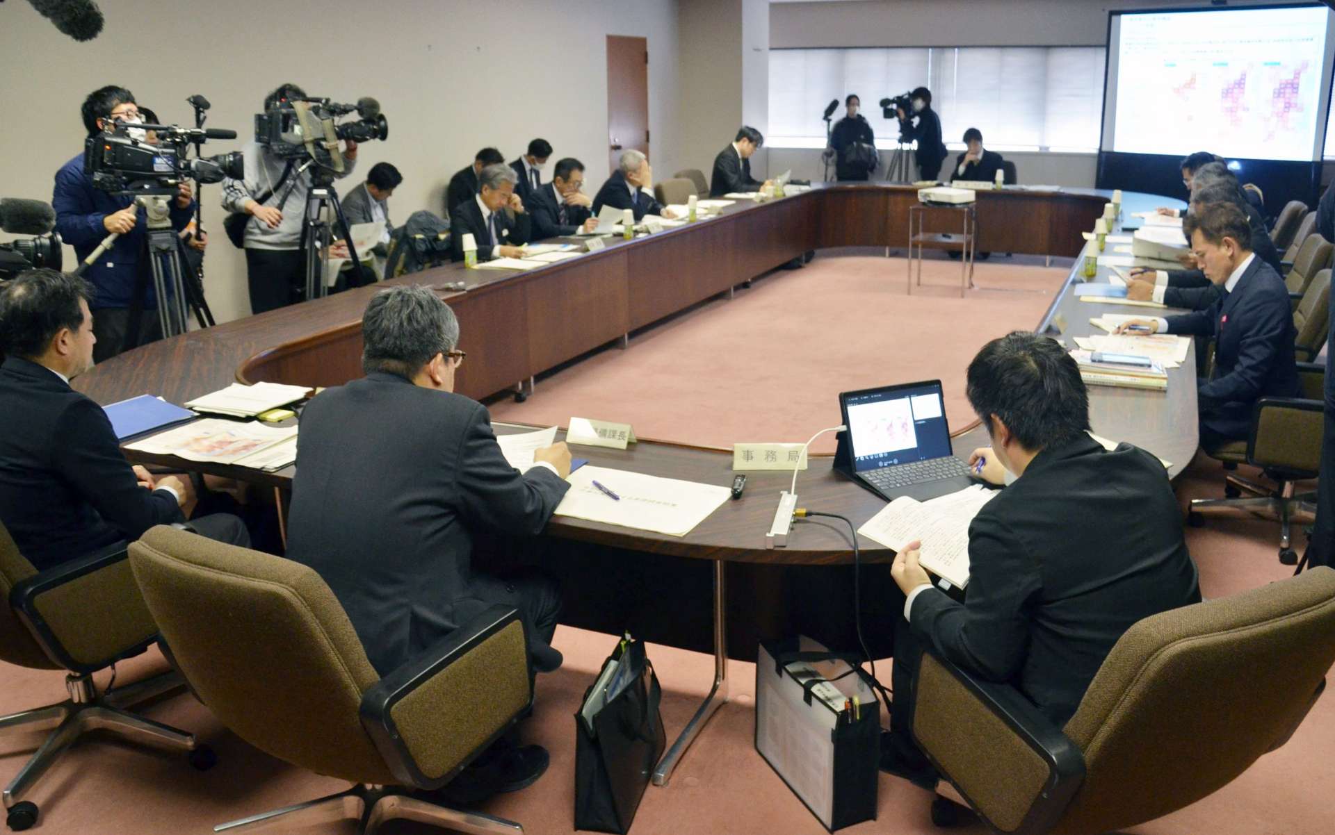 鹿児島市役所で開かれた市渋滞対策基本計画策定協議会の初会合＝８日