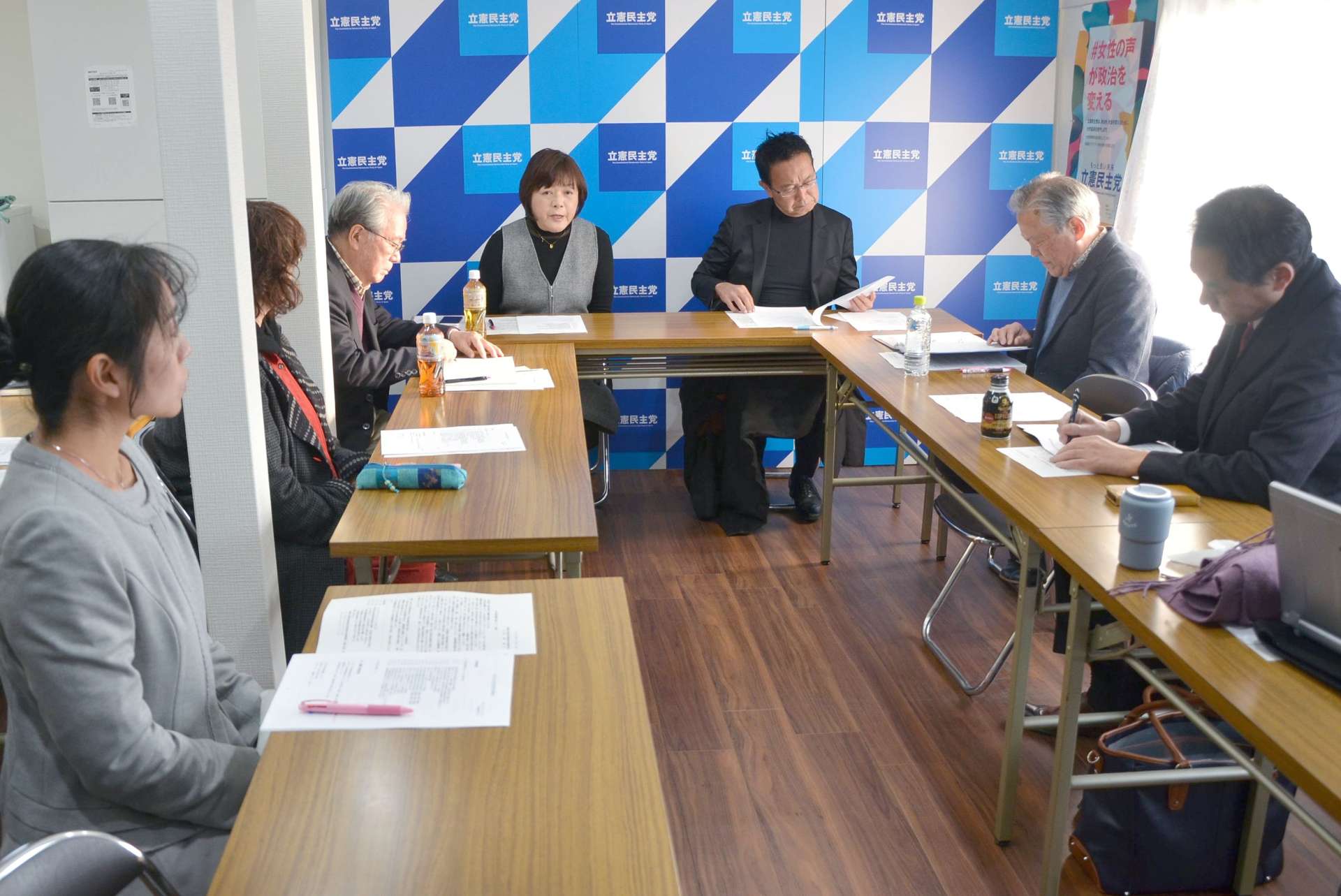 参院選鹿児島選挙区の立候補予定者について協議する立憲民主党県連の常任幹事会＝１３日、鹿児島市真砂町