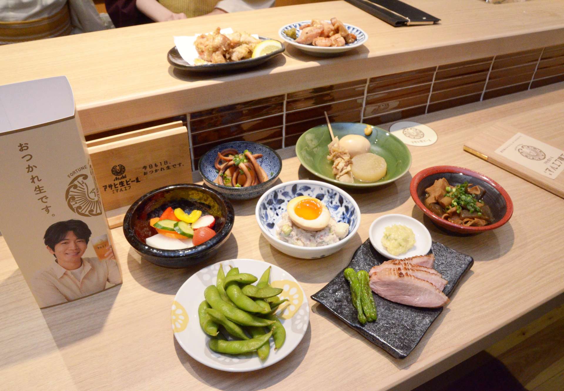 「出張マルエフ横丁鹿児島店」で提供されるメニュー＝１４日、鹿児島市東千石町
