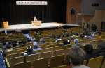 立候補予定者の演説の前にあいさつする主催者＝１９日、西之表市民会館