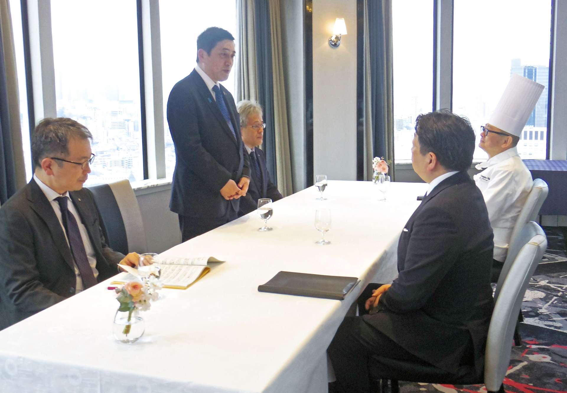 鹿児島黒牛をアピールする塩田康一知事（左中央）＝１９日、東京都千代田区のホテルニューオータニ