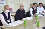 資本業務提携について、会見するぎょうざの丸岡、かぎん共創投資の役員＝２９日、都城市志比田町