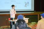 農業の経営改善について講演する佐川友彦さん＝志布志市の有明地区公民館