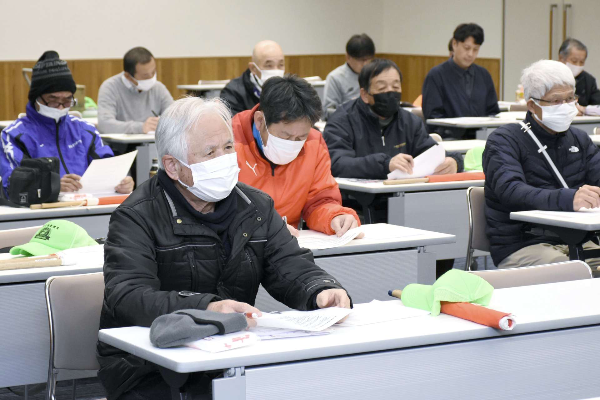 県下一周駅伝の打ち合わせ会に臨む参加者＝出水市役所