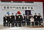 農業関係の学校や企業に進む３年生や、教員、自治体関係者＝鹿屋市の鹿屋農業高校