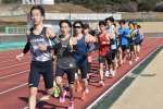 練習に励む川薩チームの選手たち＝９日、薩摩川内市総合運動公園陸上競技場