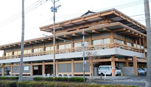 敷地の売却が検討されている県武道館＝１１日、鹿児島市与次郎１丁目