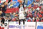 第１クオーター、レブナイズのガード上良がシュートを放つ＝富山市総合体育館館（©B.LEAGUE）