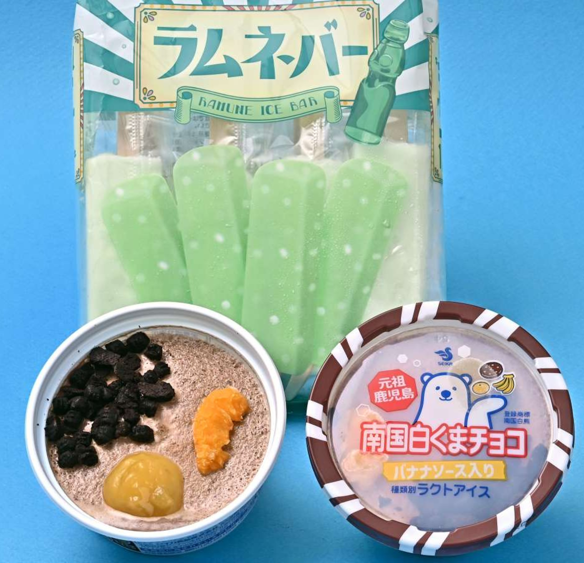 新商品の「ラムネバー」と「南国白くまチョコ」（手前）