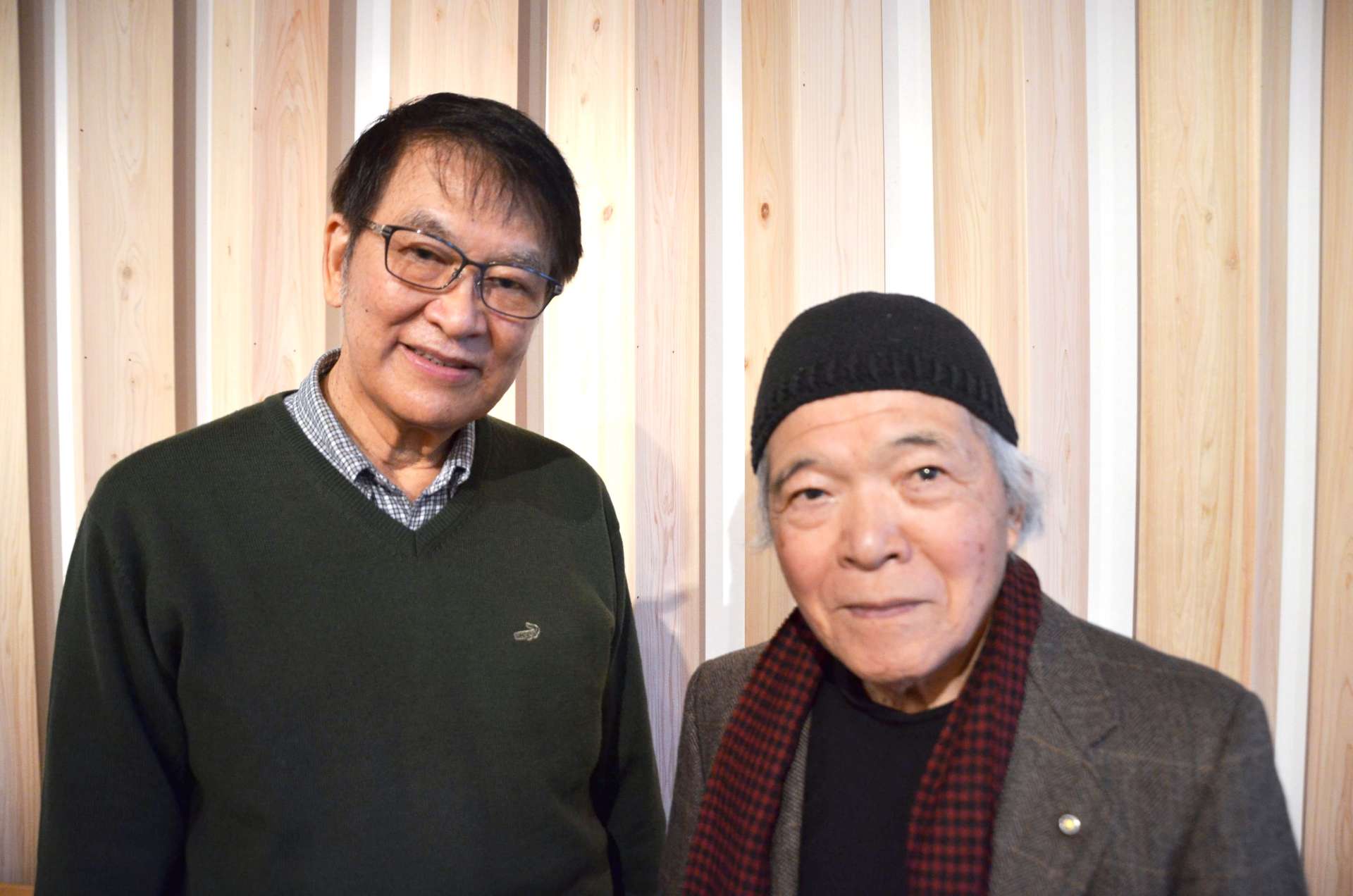 銀行出張所跡の音楽ホールへの改装を担当した川野幸三さん（右）と依頼主の後庵究さん＝えびの市向江