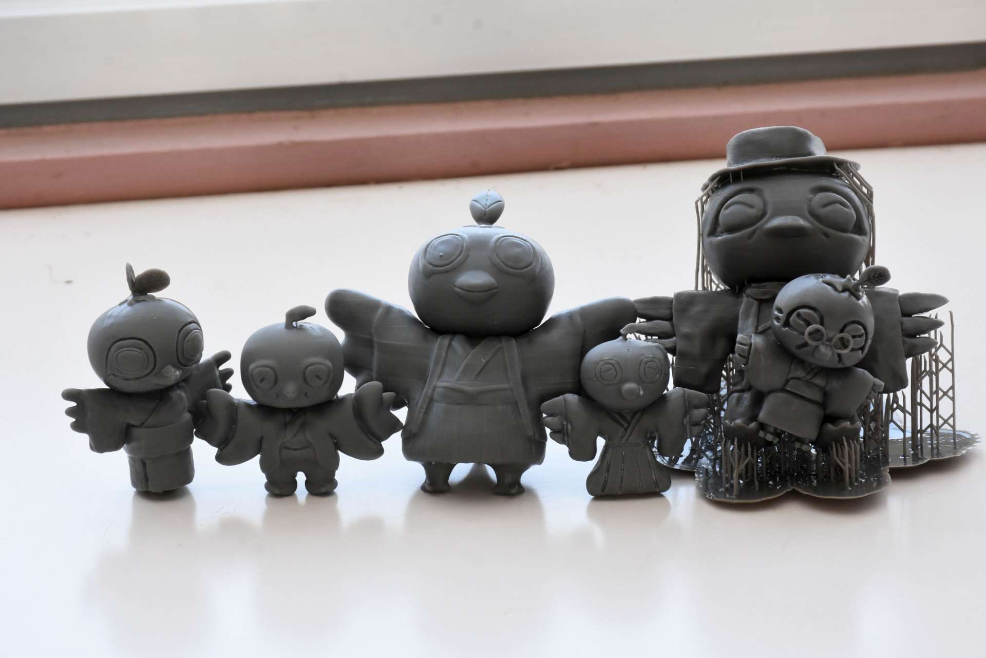 ３Ｄプリンターで生徒が作った「つるみんジャー」＝出水市の出水商業高校
