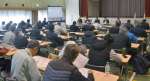 林業事業者ら約９０人が参加した林業大学校サポートチーム会議＝２５日、鹿児島市の県青少年会館