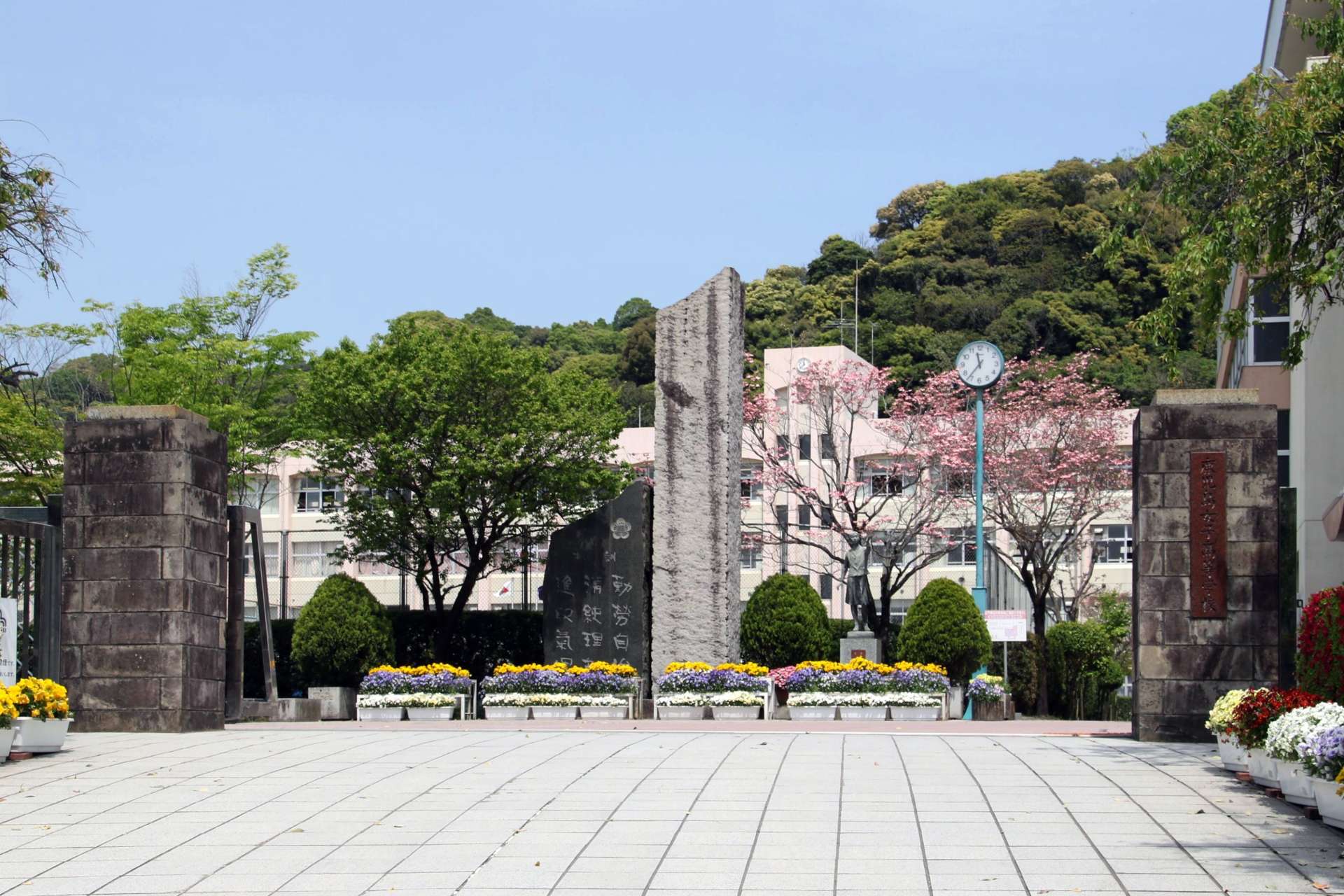 鹿児島女子高校（同校提供）