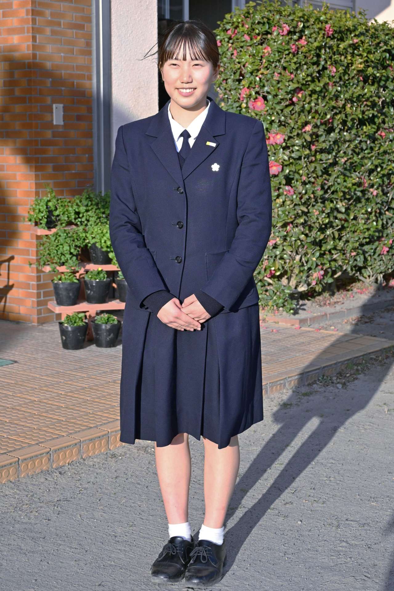 現行の鹿児島女子高校の制服＝２６日、鹿児島市の同校