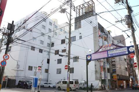〈別カット〉アパホテルが新館建設を予定する駐車場＝２月１８日、鹿児島市千日町