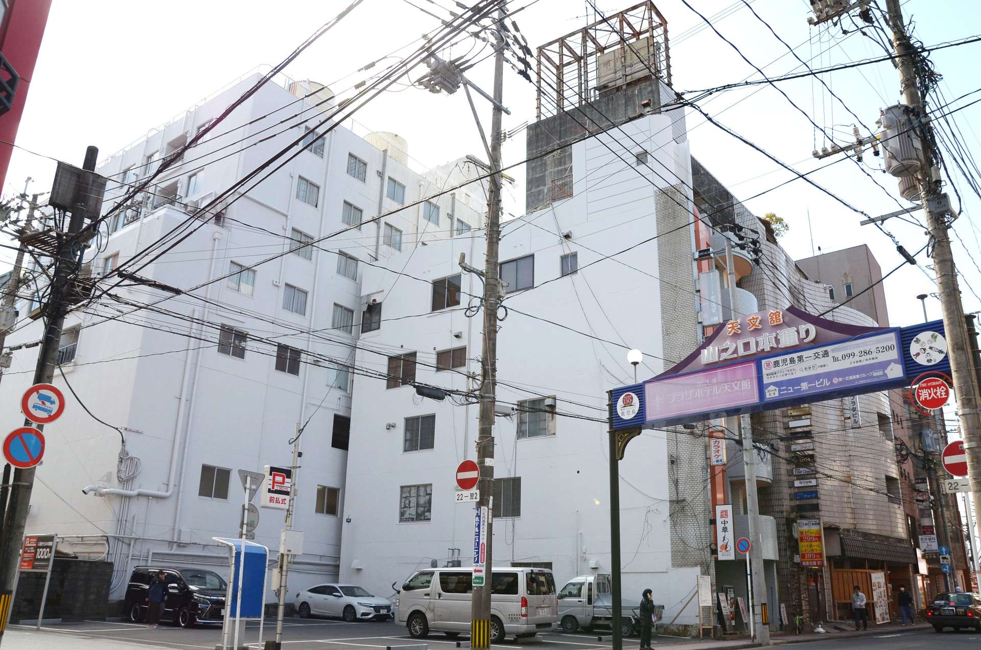 〈別カット〉アパホテルが新館建設を予定する駐車場＝２月１８日、鹿児島市千日町
