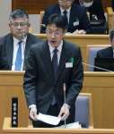 鹿児島県警の一連の不祥事を巡る質問に答える岩瀬聡本部長＝５日、県議会