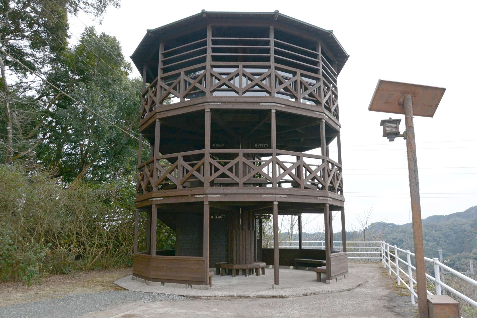 リニューアルされた鶴田ダム公園展望所＝さつま町鶴田