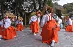 軽妙に舞う田の神さあ＝霧島市国分清水３丁目の天御中主（北辰）神社