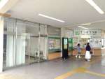 都城市が交流スペースを整備するＪＲ都城駅の空きスペース（左）＝同市栄町