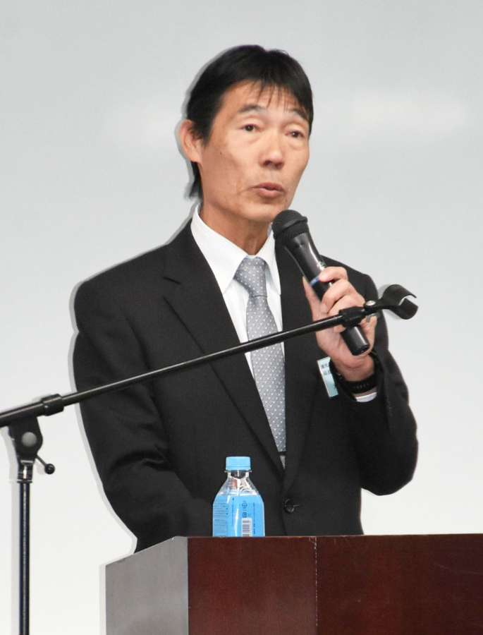 講演する永野義人・鹿児島県大隅地域振興局長＝１１日、鹿屋市