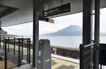 〈関連〉桜島を望む海岸線に開業するＪＲ仙巌園駅＝１４日午前、鹿児島市吉野町