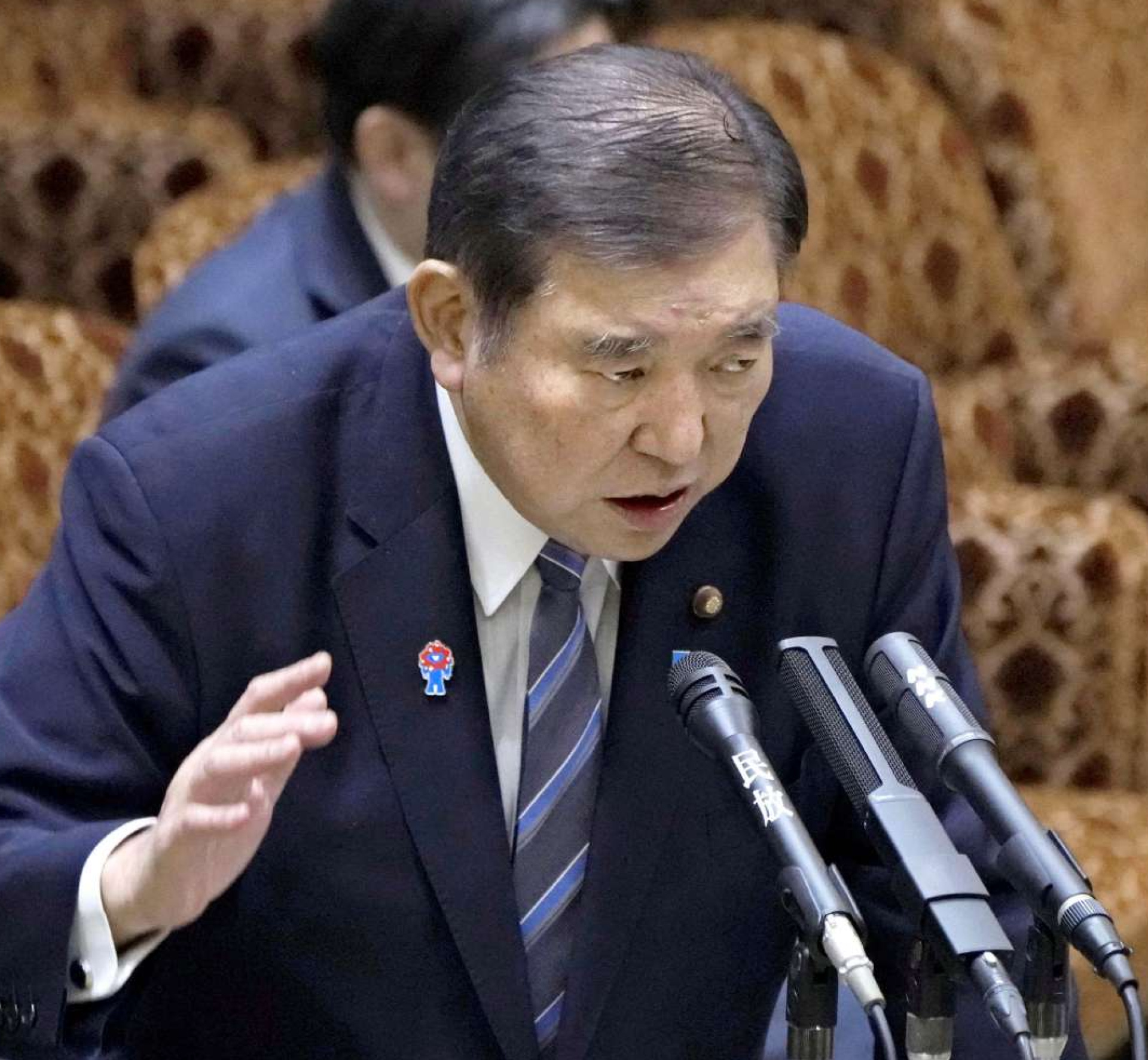 参院予算委の集中審議で答弁する石破首相＝１４日午後（共同）