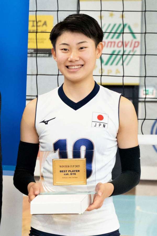 女子ＭＶＰに輝いた頼冨果穂＝イタリア（提供：日本バレーボール協会）