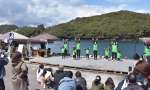 ダンスなどが披露され、にぎわうキビルフェス会場＝長島町の蔵之元港