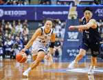 第１クオーター、ドリブルで仕掛けるレブナイズの兒玉＝千葉ポートアリーナ（Bリーグ提供）