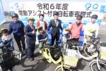 寄贈された電動アシスト自転車＝南さつま市役所