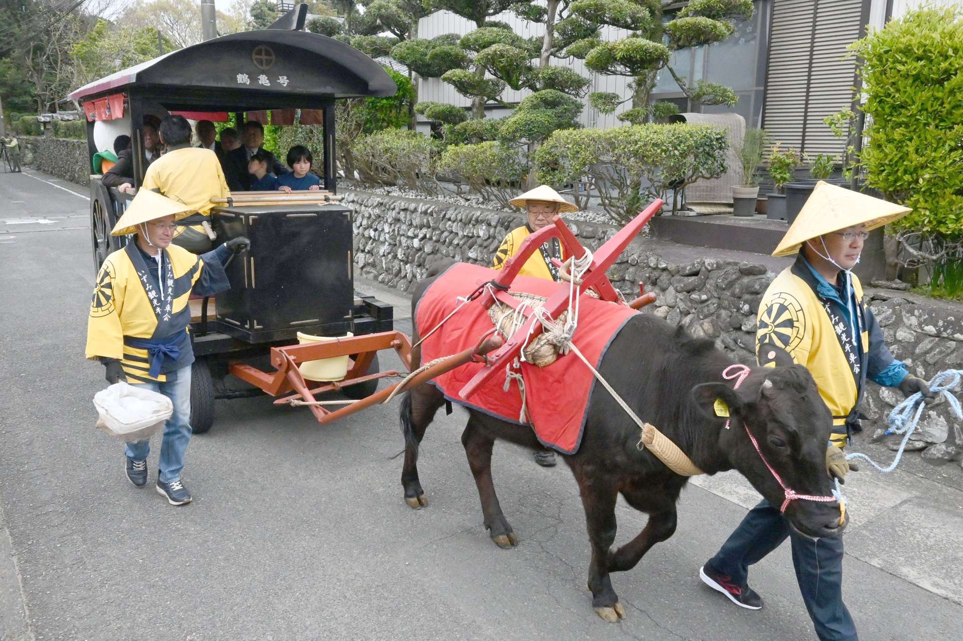 ７代目としてデビューした「いずみ」＝５日、出水市麓町